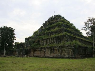 В Камбодже есть пирамиды не хуже южноамериканских.